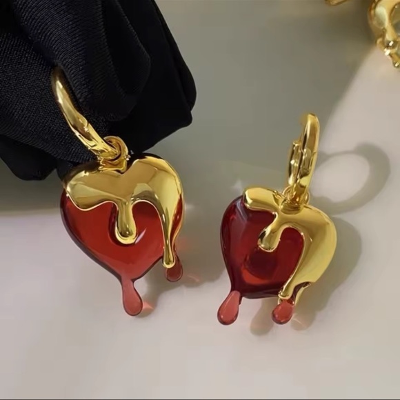 Red Dripping Heart Hoop Earrings 
Gold Resin Statement Jewelry stylish - Picture 6 of 10